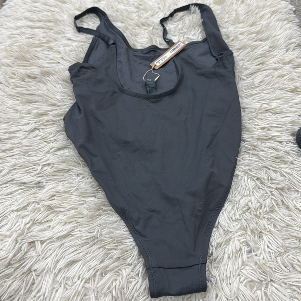 SKIMS Charcoal Scoop One-Piece Swimsuit - Picture 4 of 10